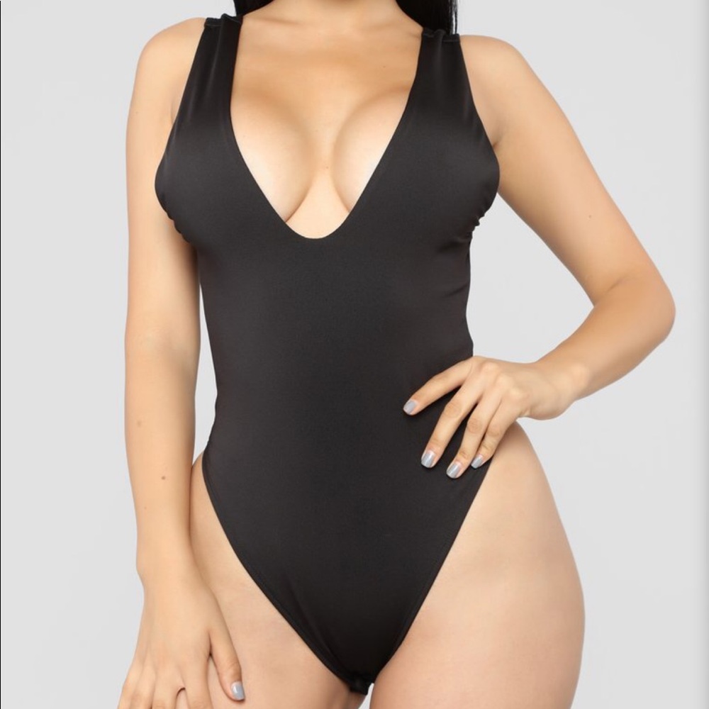 Fashion Nova Deep V Black Bodysuit - Picture 4 of 5